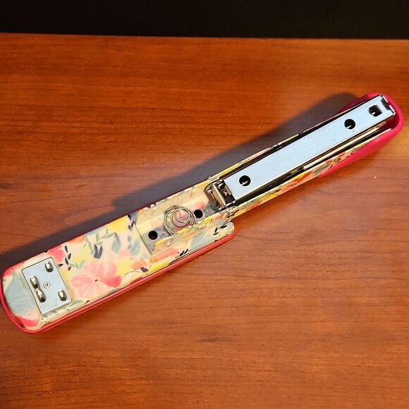 Fiddlestix Paperie, Spring Flower Desk Stapler, 5 inches - Picture 5 of 6